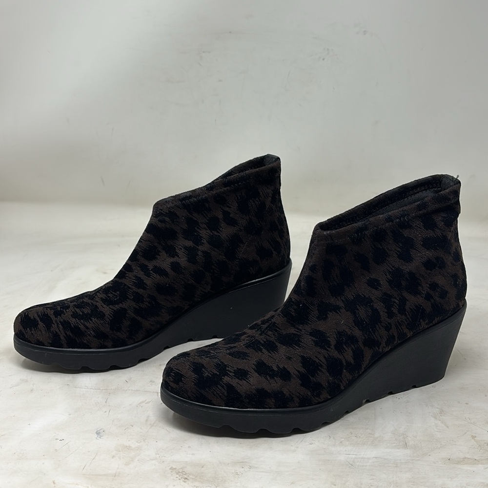 Women's Black Leopard Print Wedge Ankle Booties - Picture 3 of 4